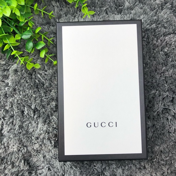 Gucci GG Marmont bifold Wallet Case iPhone 7/8 Case with interior card - Picture 14 of 15